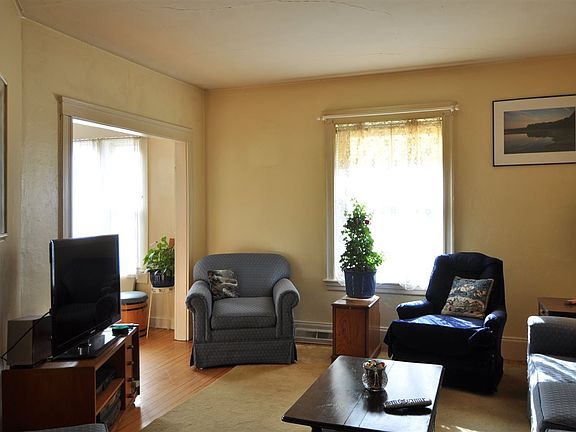 5th image of 21 Brickett Ave