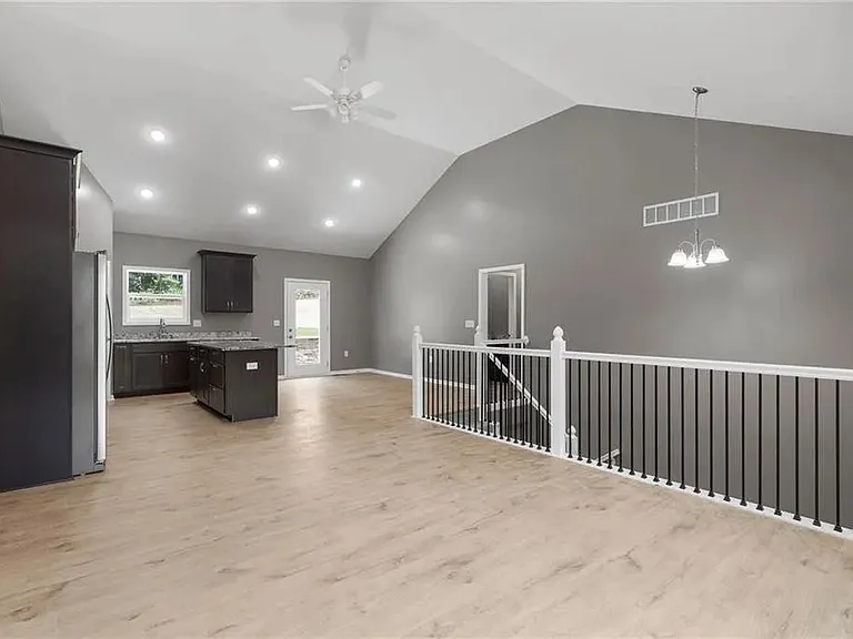135 Cedar Ct — Photo 8