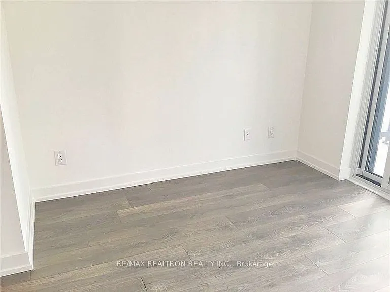 159 Wellesley St E #910 — Photo 7