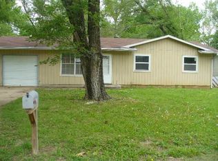 2216 SE 21st Ter, Topeka, KS 66605