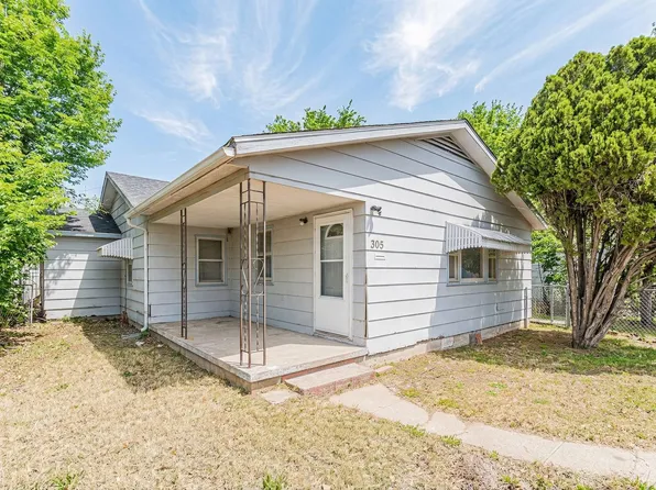 305 S 7th St, Herington, KS 67449