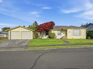 1707 Hayes St, North Bend, OR 97459