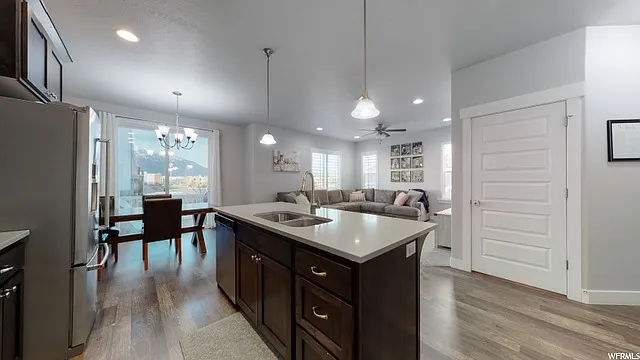 4 bed, 2.5 bath, 2342 sqft, $2,450 — Photo 4