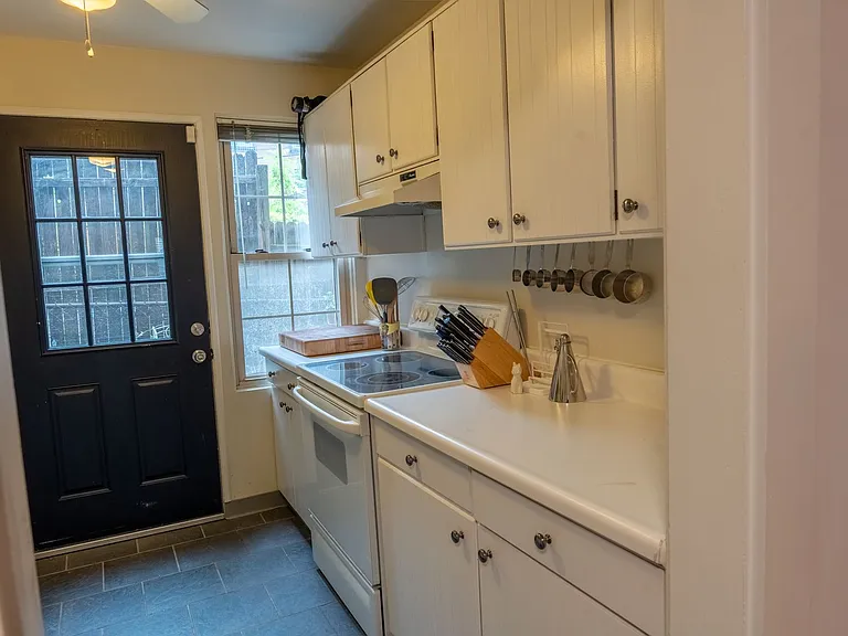 938 Bellefonte St — Photo 11