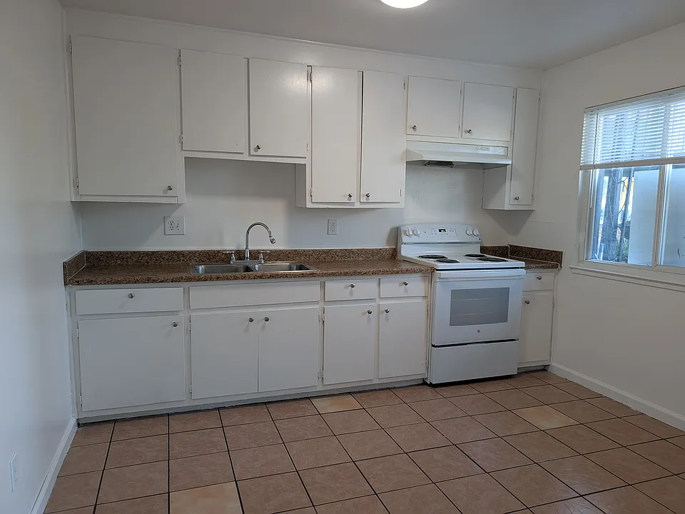 121 Las Flores Ave #C