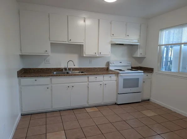 121 Las Flores Ave APT C, Modesto, CA 95354