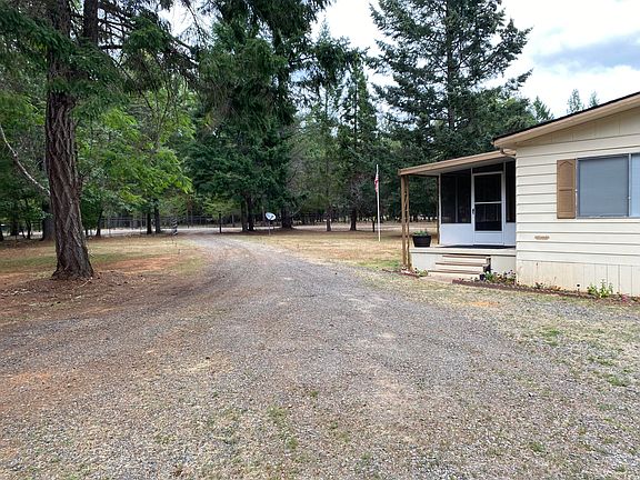 3rd image of 433 Douglas Dr