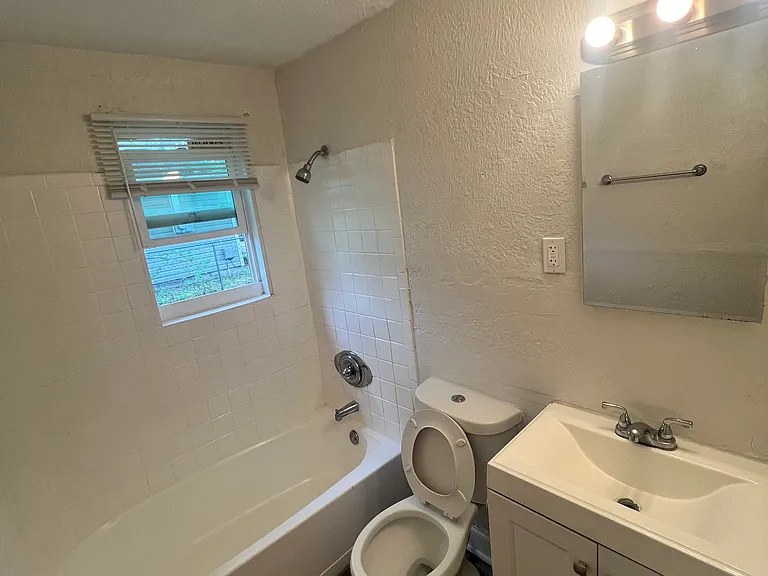 1817 Baldwin St #3 — Photo 5