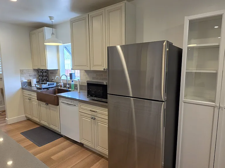 7755 Amestoy Ave — Photo 8
