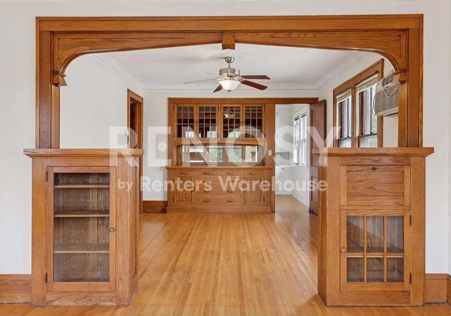 Spacious 2 Bedroom 1 Bath Upper Level Duplex in St. Paul — Photo 2