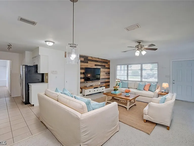 220 Punta Alta Ct — Photo 9
