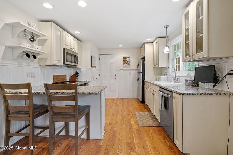 3rd image of 12 Glen Terrace