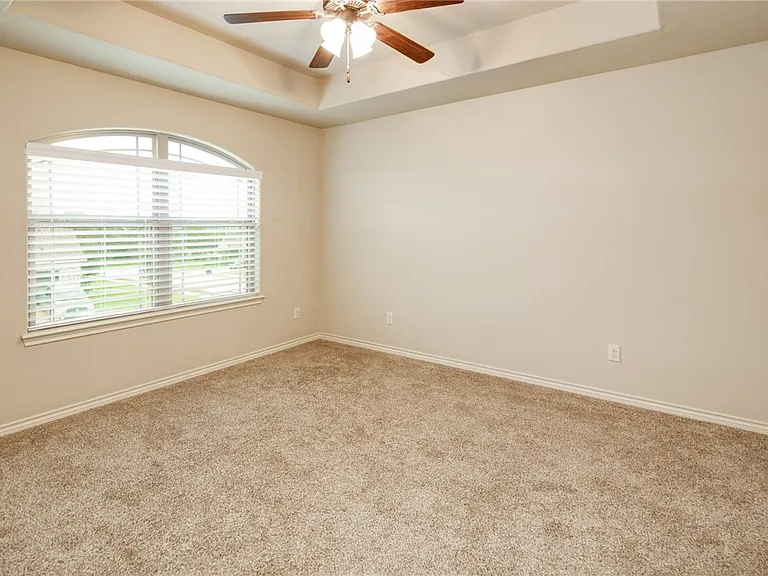 4025 Crestmont Dr — Photo 24