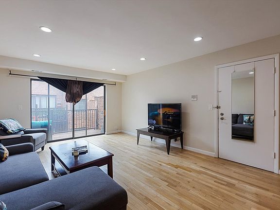 3rd image of 1917 W Granville Ave APT 301