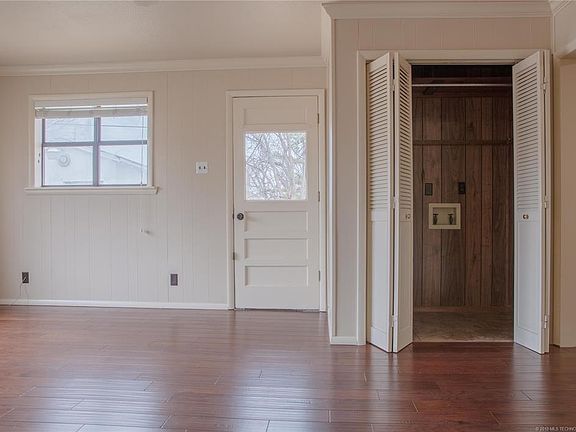 4th image of 1007 E Creek Ave