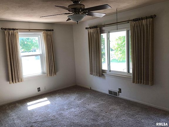 5th image of 925 E Highland Pl