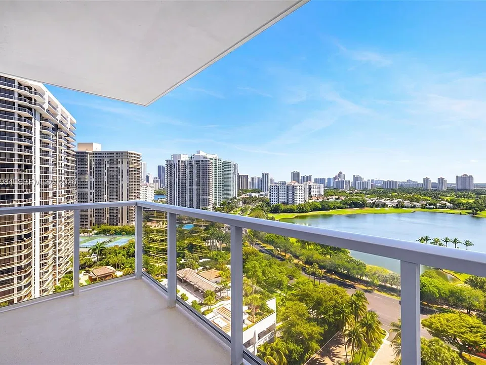 3731 N Country Club Dr #2023