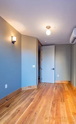 Rented by aptsandlofts.com | media 8