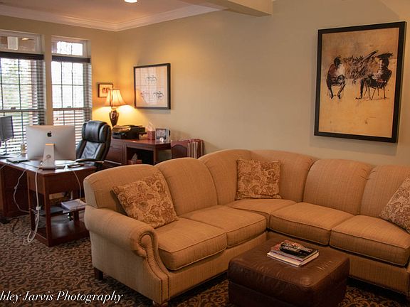 1st Flr Master W/Master Bath