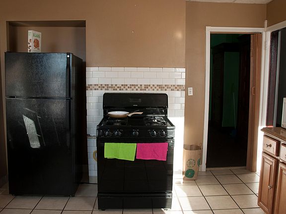 4th image of 233 Ege Ave #2