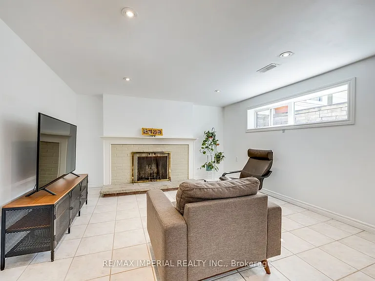 2048 Devon Rd — Photo 34