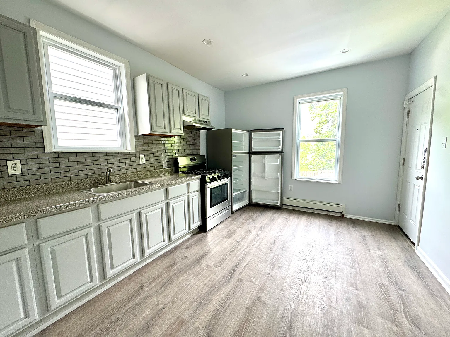 3 bed, 1000 sqft, $2,250 — Photo 4