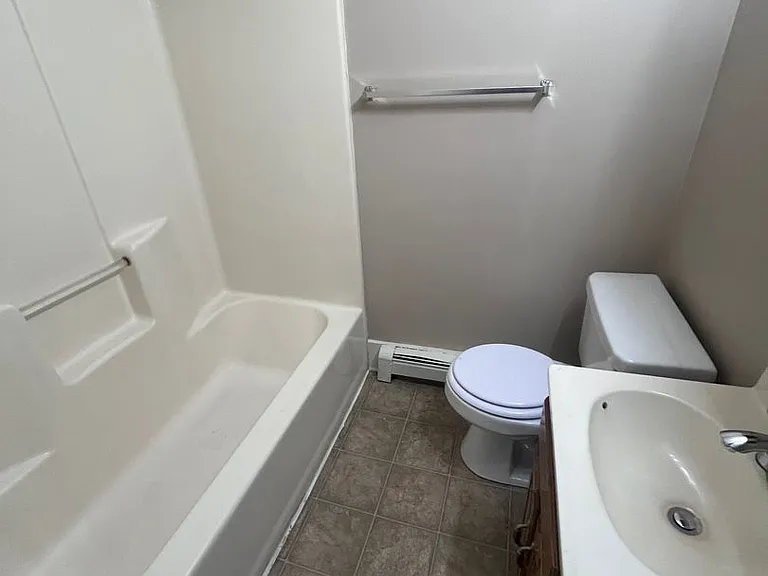 2427 S Calhoun St — Photo 7
