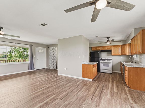 4th image of 19379 Hall Rd