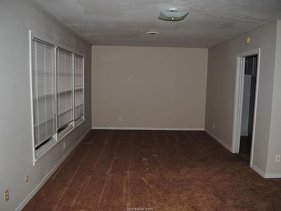4th image of 500 Bolton Ave