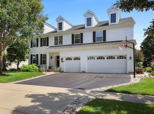 2245 Hazeltime Dr, Vernon Hills, IL