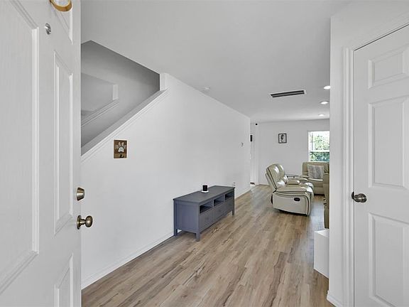 5th image of 10933 S Lake Mist Ln