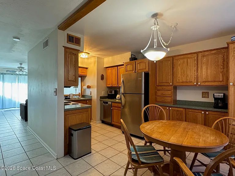 917 Jamestown Ave #100 — Photo 28