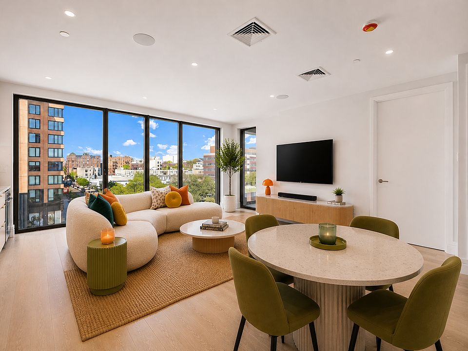 1st image of 960 Franklin Ave #127