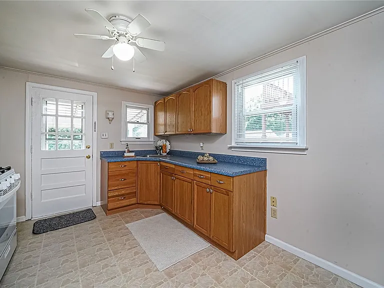 210 New Haven Ln — Photo 9