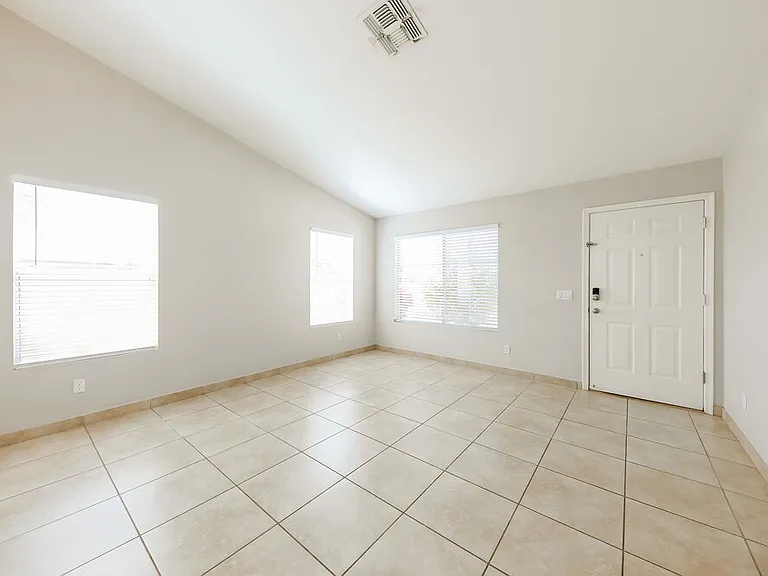 1419 W Villa Theresa Dr — Photo 4