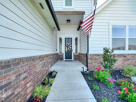 2nd image of 208 Braxton Way