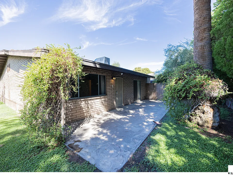 2219 W Morten Ave #6