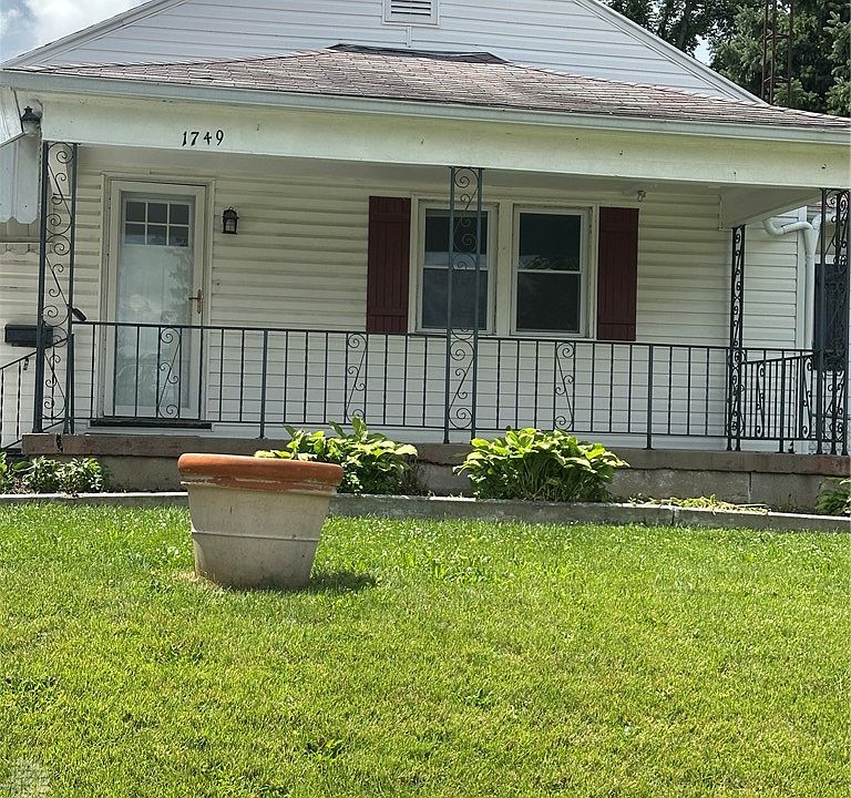 1st image of 1749 Rosemont Blvd