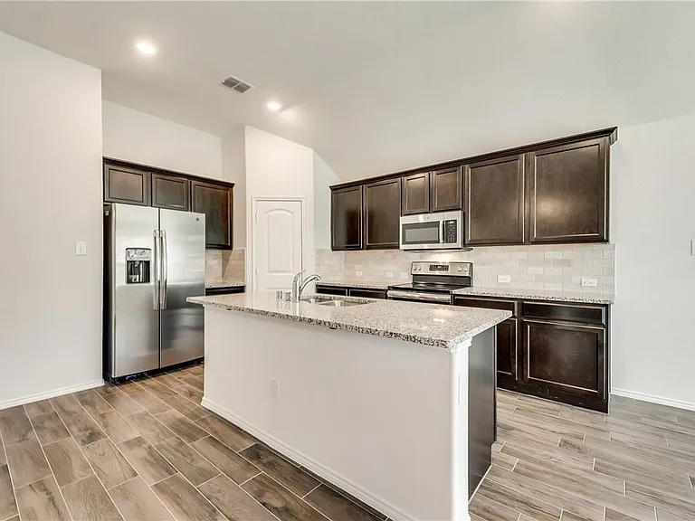1029 N Churchill Dr — Photo 4