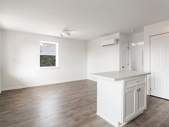 5th image of 2427 Kerlerec St #3