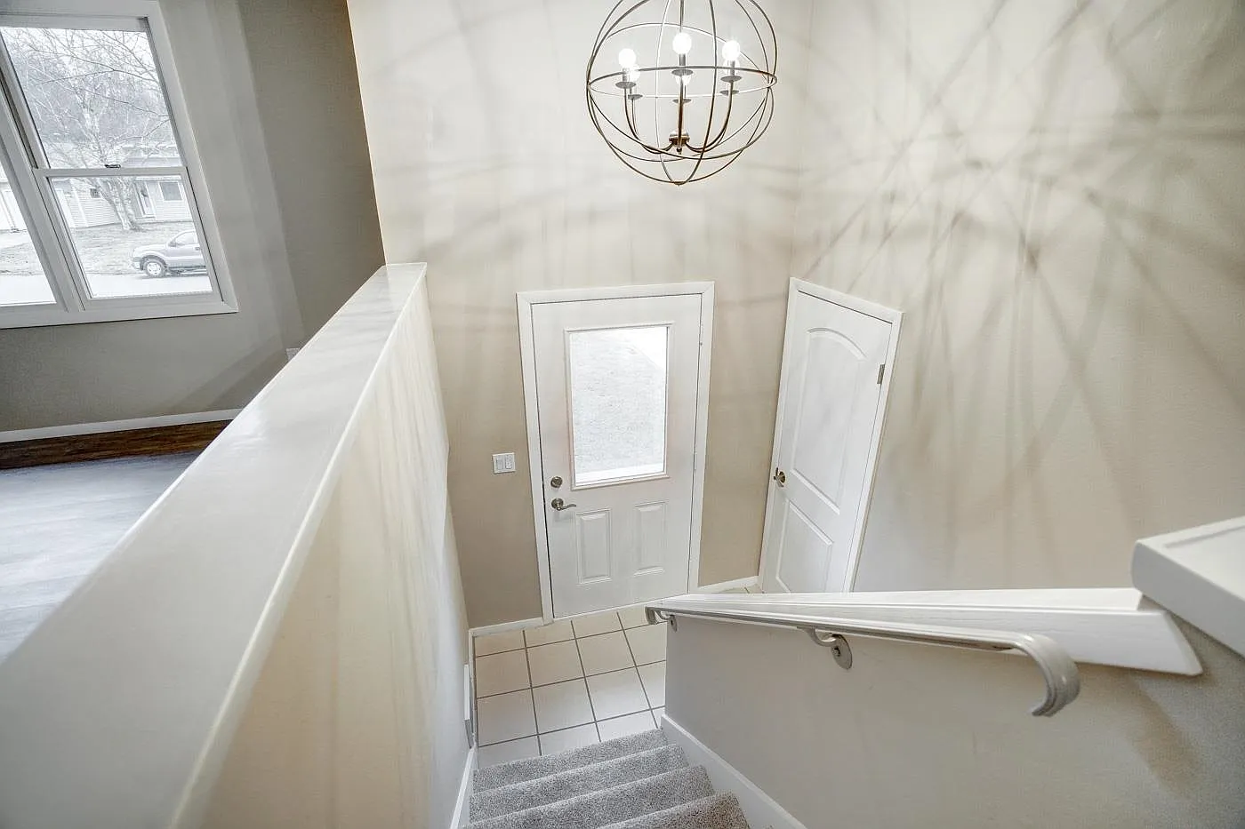 3 bed, 2.0 bath, 1900 sqft, $2,400 — Photo 3