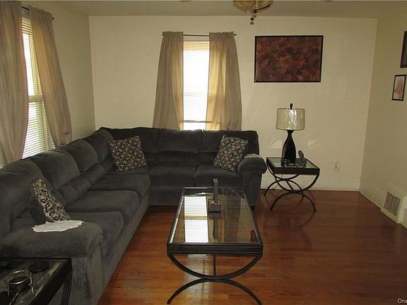 5th image of 11 Lown Ct