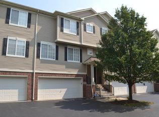 1806 Fredericksburg Ln, Aurora, IL 60503