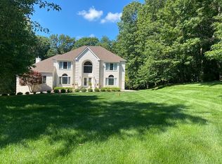 5 Susan Ct, Manalapan, NJ 07726