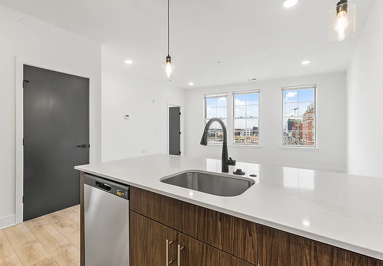 943 Washington Ave #303 — Photo 4