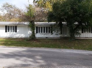 804 Park St, Cisne, IL 62823