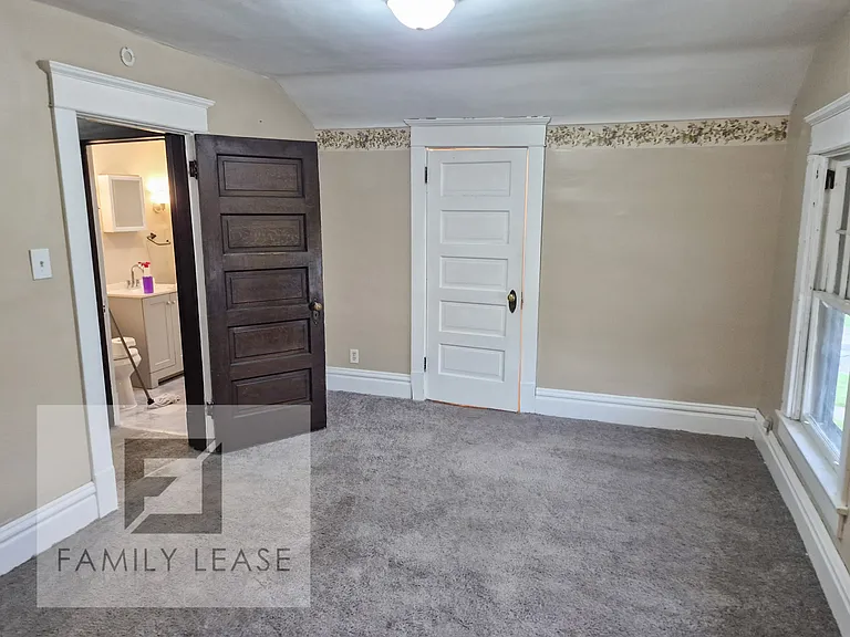 596 Lafayette Ave — Photo 36