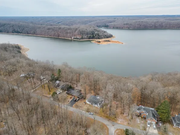 18 Fire Lake Dr, Manchester, TN 37355