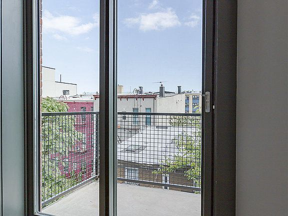 5th image of 182 Jefferson St #2B