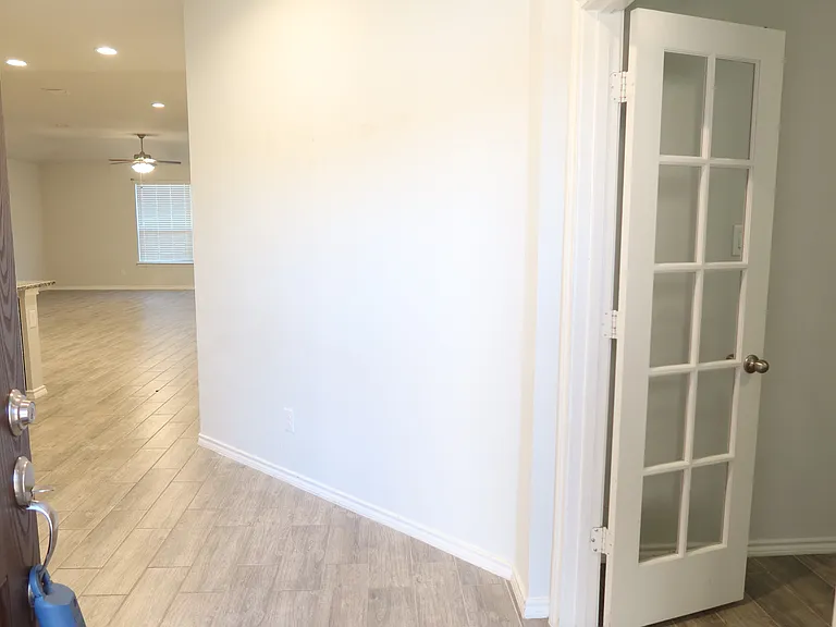 4805 Sassafras Dr — Photo 2